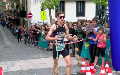 Sam Parry eta Paula del Pozo izan dira bizkorrenak Getariako VII. Triatloian