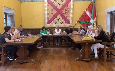 Antzuolako, Elgetako eta Leintz Gatzagako batzordeak eratu dituzte udaletan