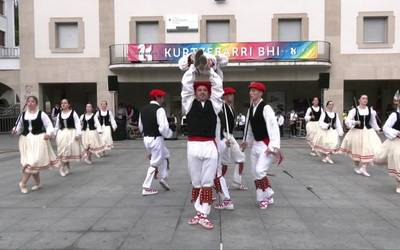 Ezpata dantza Sahatsa dantza taldearen eskutik