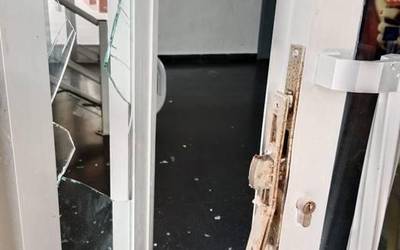 Artziniegako Udal Igerilekuetan lapurtu dute