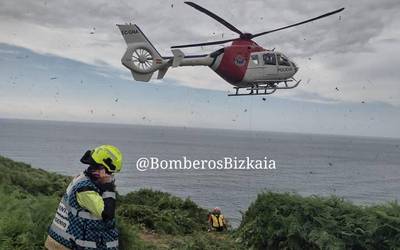 Parapentista bi zauritu dira Sopelako Barinatxe inguruan erorita