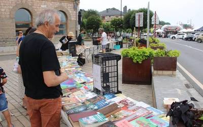 Bigarren eskuko liburuak eta diskoak erosteko aukera dago gaur