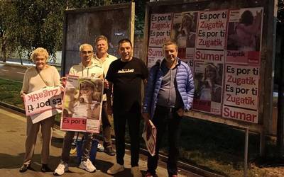 Yolanda Diazen aldeko botoa eskatzeko kartelak itsatsi dituzte