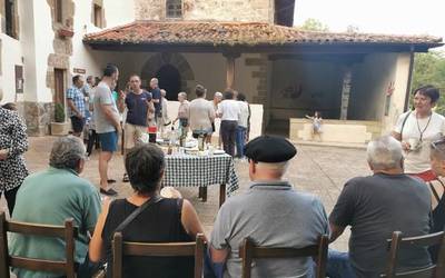 San Kristobal egunaren bueltan elkartu dira Larrino auzoan