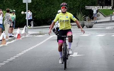 Paula Ostiz iruindarra gailendu da Elgoibar Hiria txirrindularitza lasterketan
