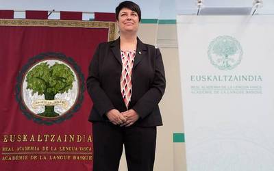 "Ulertzen dut poesia badela gogoeta egiteko genero bat"