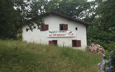 Aperitifa eta Aho Zakil Konekxion taldearen kontzertua izanen dira bihar Senpereko Olha etxaldean