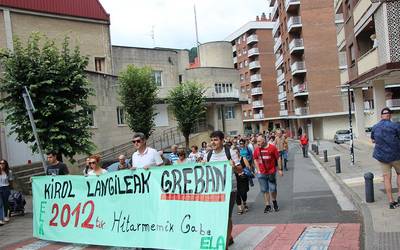 Sektoreko lan hitzarmen berria sinatu arren, grebari eutsiko diote kiroldegiko hainbat langilek