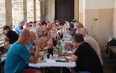 'Ez dot moztuko bizarra' taldeak ere osatu du jaietako egitaraua