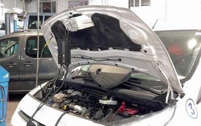 Tailer mekanikoetako lana autoa prest izateko