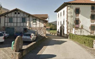 Zugarramurdiko Sorginen Museoan eta Lezean langilea behar dute egun osoz aritzeko
