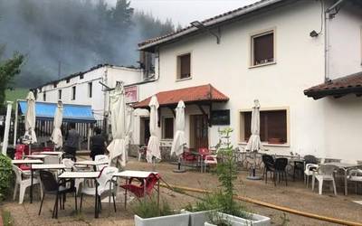 Berriro zabaldu ditu ateak Sara jatetxeak