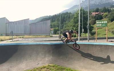 Arrasateko pumptrack parkea ezagutzen