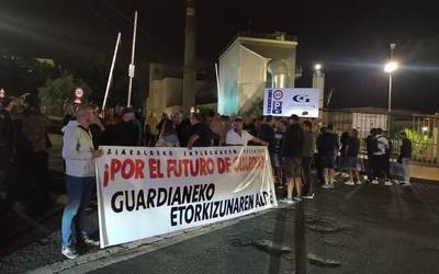 Greba eguna abiatu dute Guardianeko langileek, Glavistako kideekin elkartasunean