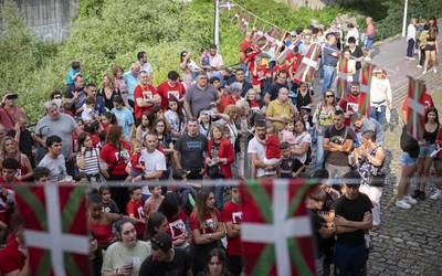 'Tsunami gorriari' ongi etorria egin diote Aretako jaietan