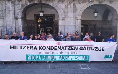 Elkarretaratzea egin dute, 'Hiltzera kondenatzen gaituzue' lelopean
