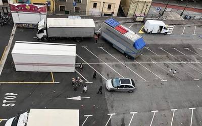 Garbiketa egin arte, Erregetxean ezin da aparkatu