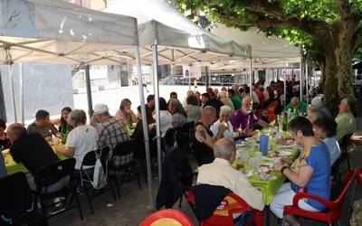 Lagun arteko giroa Elkartasun Bazkarian
