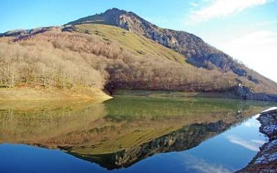 Mendaurko Arritzulegiko urtegirako pista itxi dute Iturenen berritze lanak direla eta
