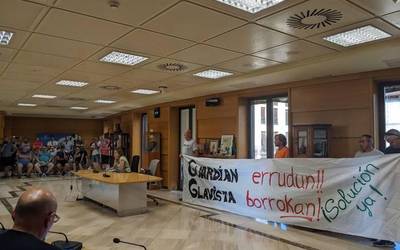 Autoglas-Glavistako egoera, Udal Osoko Bilkurara
