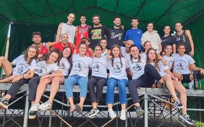 Hogeita bi taldek parte hartu dute Berako 3x3 saskibaloi txapelketa solidarioan