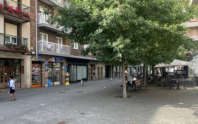 Abuztuan hainbat merkataritza zerbitzu zabalik izango dira