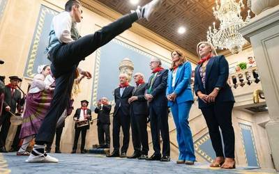 Urrezko Domina jaso du Arabako Medikuen Elkargo Ofizialak
