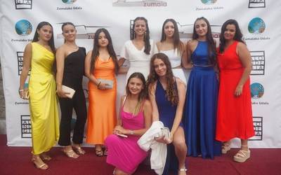 Dotore jantzi dira zumaiarrak Gala Egunaren aitzakian