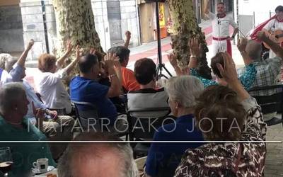 Nafarroako jotak entzun eta kantatu, biak egin zituzten herritarrek