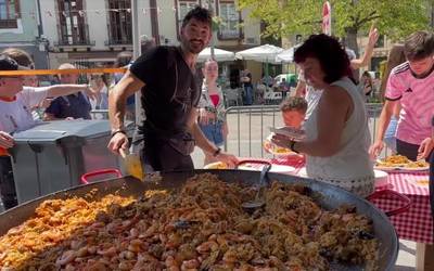 700 lagunendako paellarekin bapo bete dute sabela Aretxabaletan