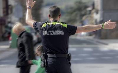 «Badirudi (...) suzko arma beharrezkoa dela, baina ez euskara jakitea»