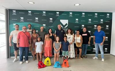 Leioako harrera familietan uda igaro duten umeei agur instituzionala egin die Udalak