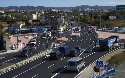 “Lehentasuna eman zaio autoen ataskoak konpontzeari eta ez oinezko eta bizikletei bidea errazteari”