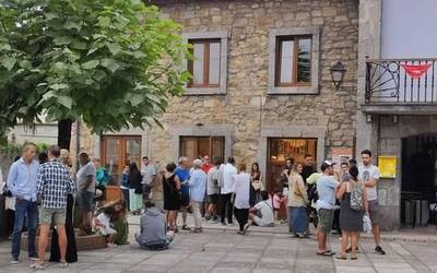 [ARGAZKI GALERIA] Izurtzako Herriko Tabernak gaur hasi du ibilbide berria