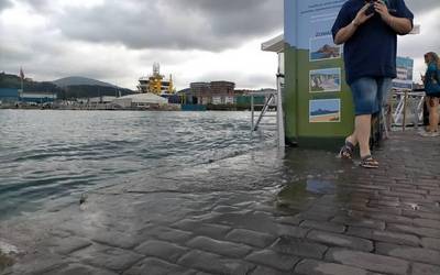 Itsasgorarekin, ibaiak gainezka egin du herriko hainbat puntutan