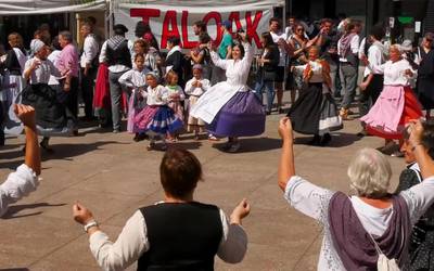 Euskal Jaietan tradizioa ala erosotasuna soinean?