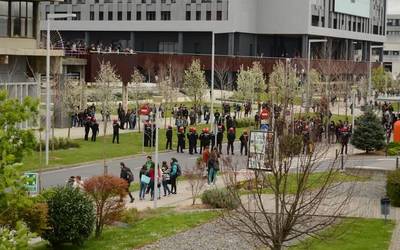 39,5 urteko espetxe-zigorra eskatu diete 2016ko EHUko protestetan atxilotu zituzten gazteei