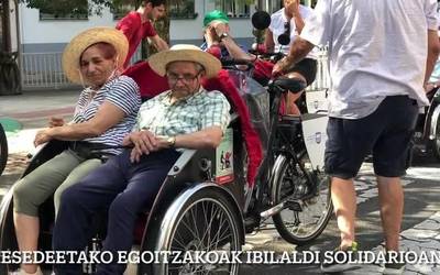 Trizikloan paseatzen