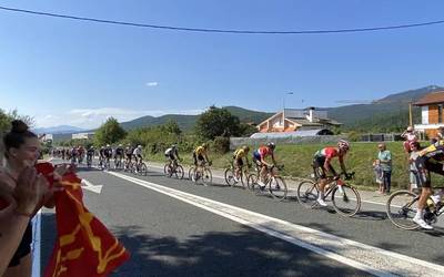 Aurreratuta, ziztu bizian eta ikuslez lepo pasatu zen Vuelta