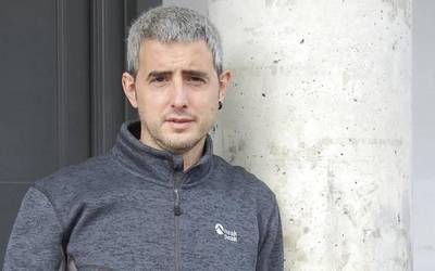 «Argi nuen beka narrazioa idazteko aprobetxatu nahi nuela»