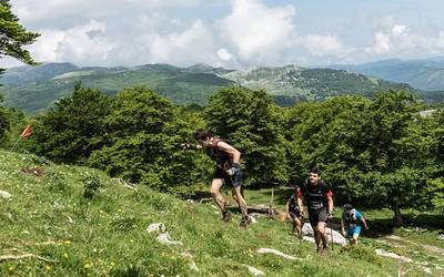 Euskal Herria Mendi Erronka oinez lau etapatan egiteko aukera izanen da