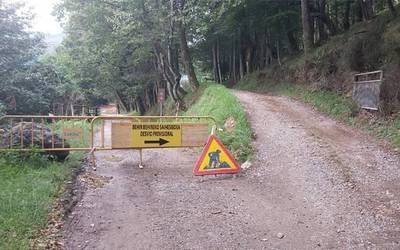 Plazaolako Bide Berdeko zati bat itxita