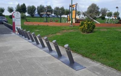 Getxoko Udala hasi da BizkaiBizi instalatzen, Bizkaiko Foru Aldundiaren bizikleta elektrikoen sistemako geltokiak
