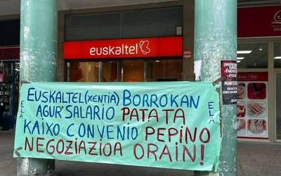 Bertan behera utzi dituzte Arabako Euskaltel dendetan deituriko greba egunak