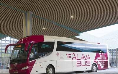 Aldundiak Gasteizko zerbitzua indartu du, atzo Amurrion hamabost bidaiari autobusik gabe geratu ondoren