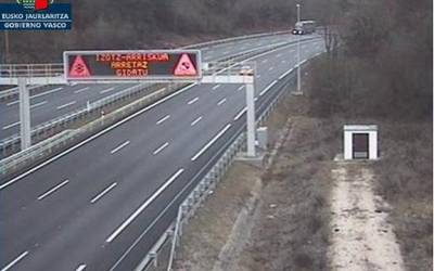 Zauritu bat Altuben, motor baten eta auto baten arteko talkaren ondorioz