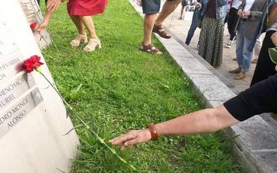 Aldarrikapena eta emozioa bat eginda Espainiko Gerran hildakoak omentzeko