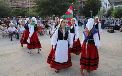 87 urte eta gero, "egia osoa" jakitea eskatu dute