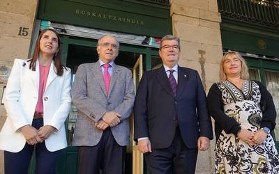 Beste behin berritu dute euskeraren erabilera sustatzeko lankidetza-hitzarmena Bilboko Udalak eta Euskaltzaindiak
