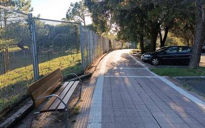 Gorlizko banku zahar eta hondatuak aldatzen ari da tokiko Udala